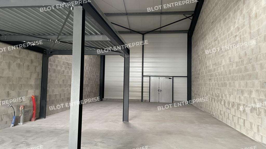 Vente local d'activité 199m² à Saint-Molf
