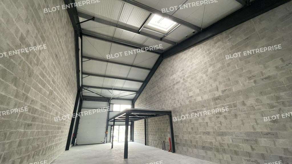 Vente local d'activité 199m² à Saint-Molf