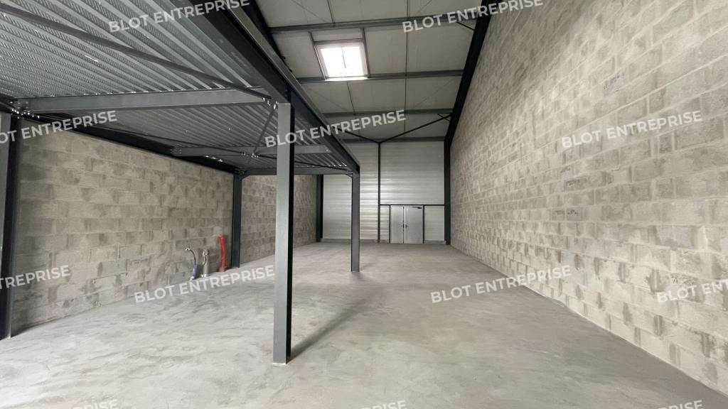 Vente local d'activité 199m² à Saint-Molf