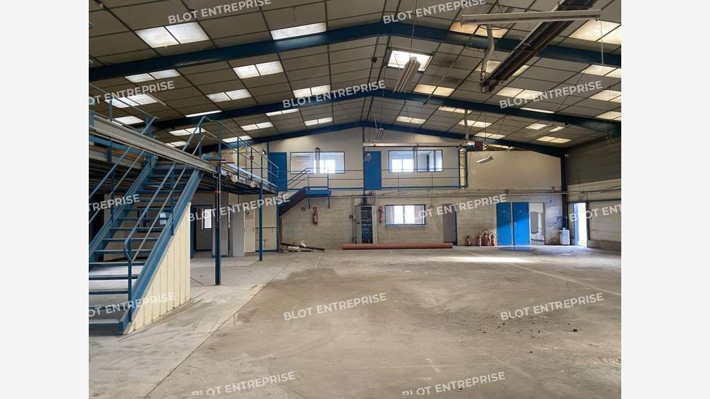 A vendre local d'activités 700m² ZI de Saint Malo