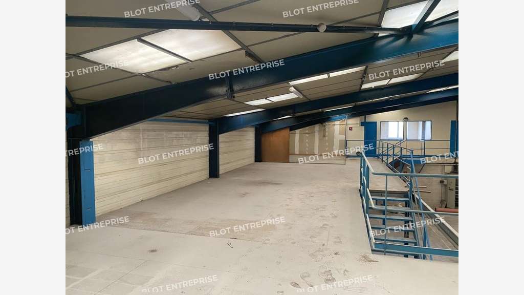 A vendre local d'activités 700m² ZI de Saint Malo