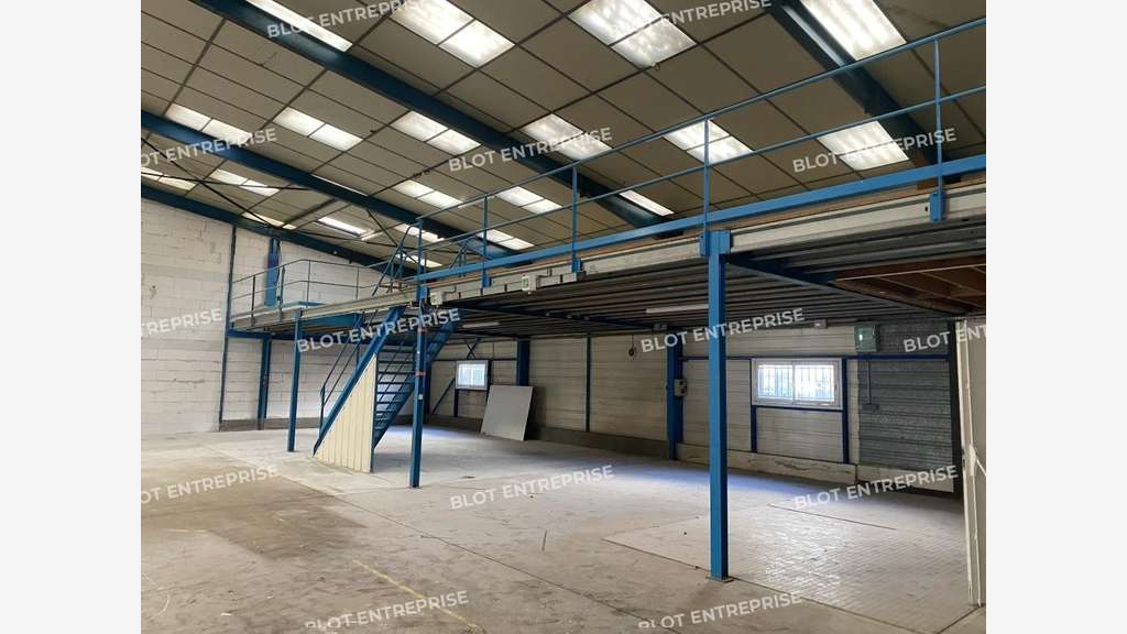 A vendre local d'activités 700m² ZI de Saint Malo
