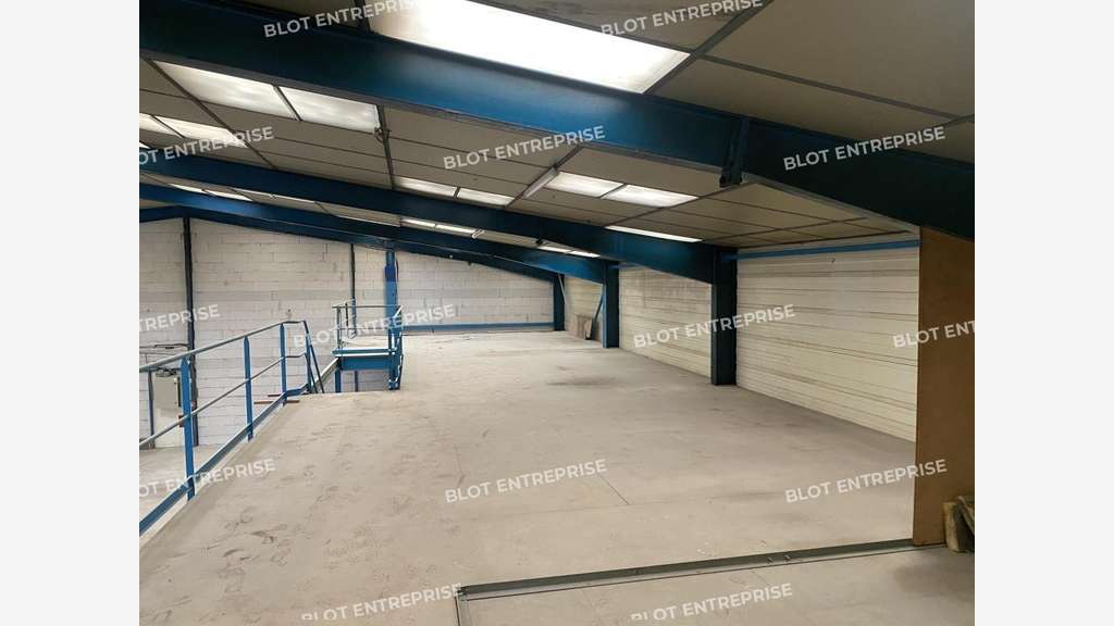 A vendre local d'activités 700m² ZI de Saint Malo