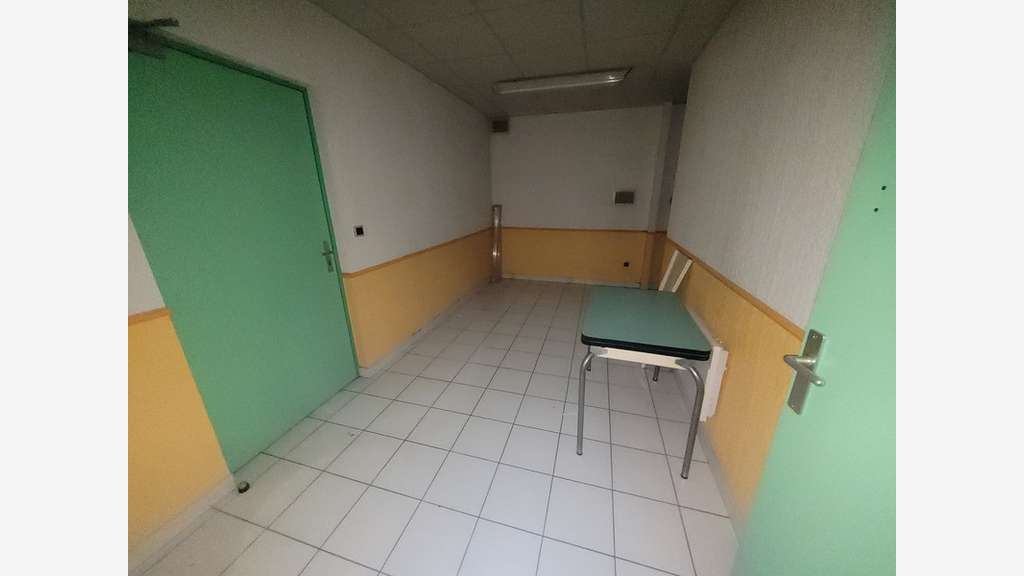A vendre idéal investisseur local 434m² à Alès