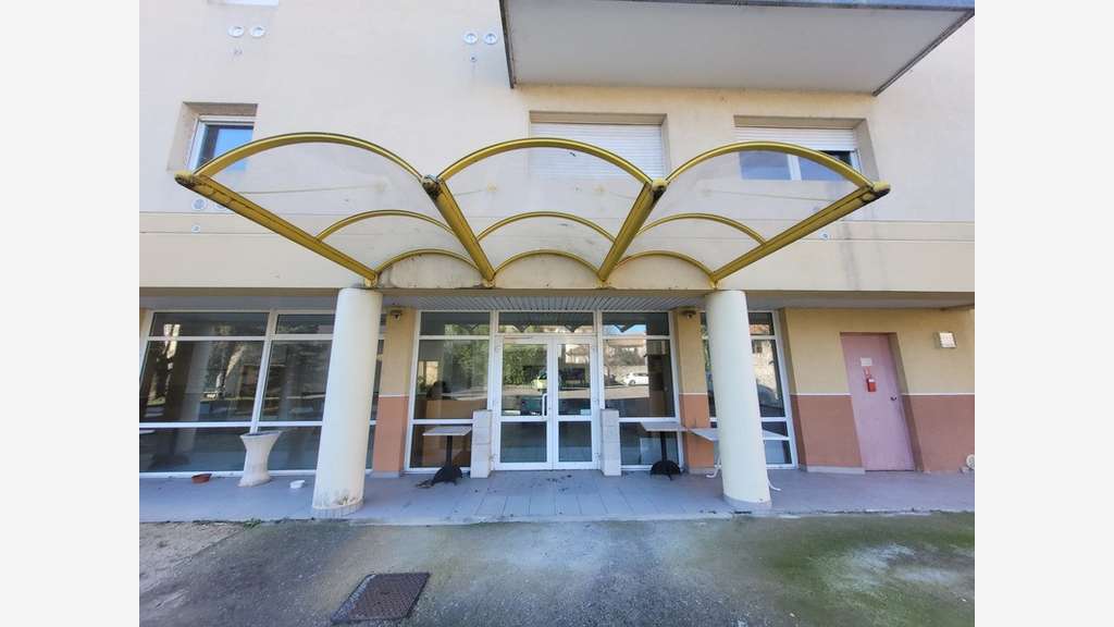 A vendre idéal investisseur local 434m² à Alès