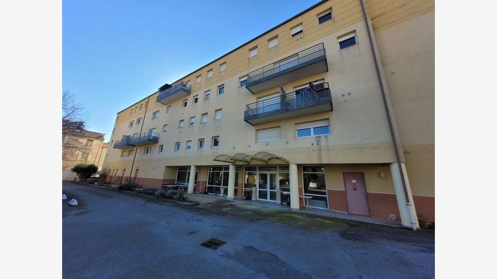 A vendre idéal investisseur local 434m² à Alès