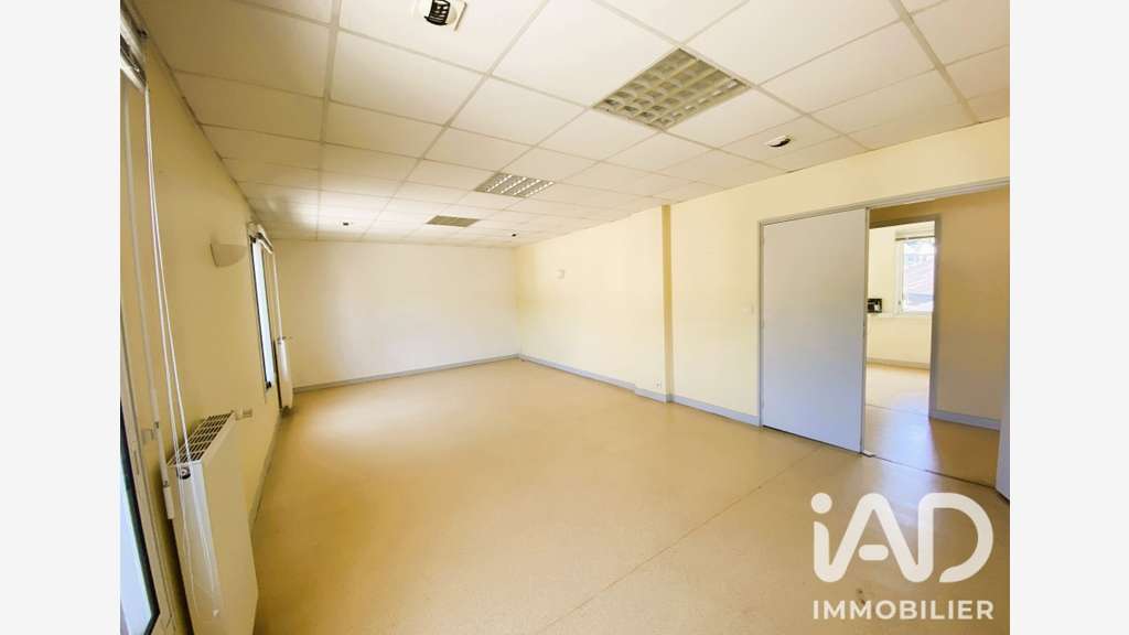 Vente bureaux 220m² à Jugon-les-Lacs centre 