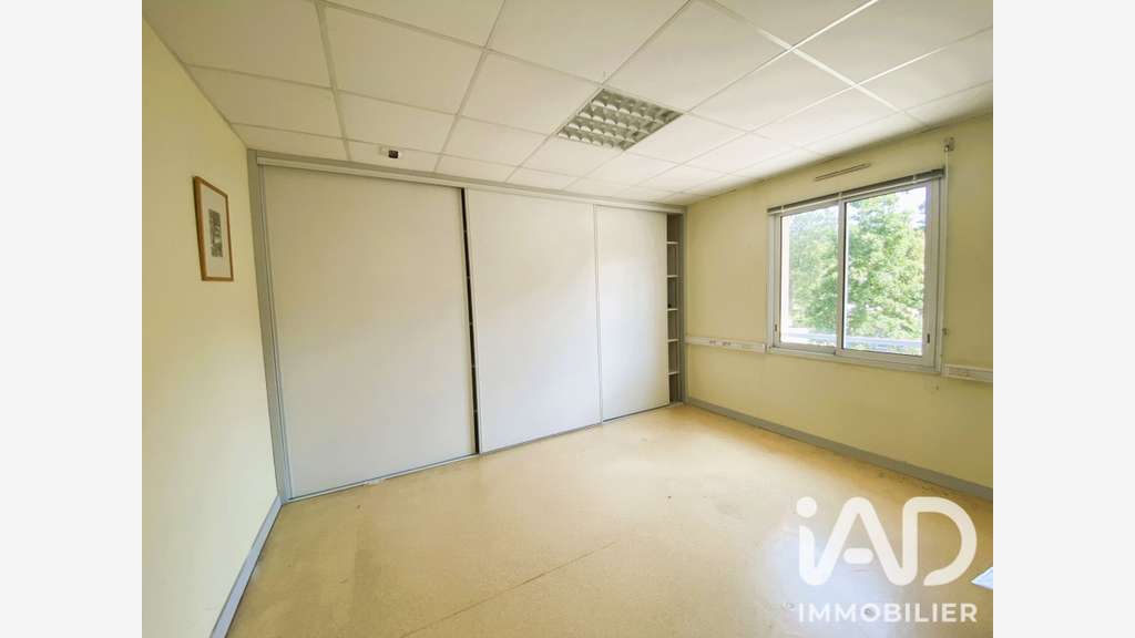 Vente bureaux 220m² à Jugon-les-Lacs centre 