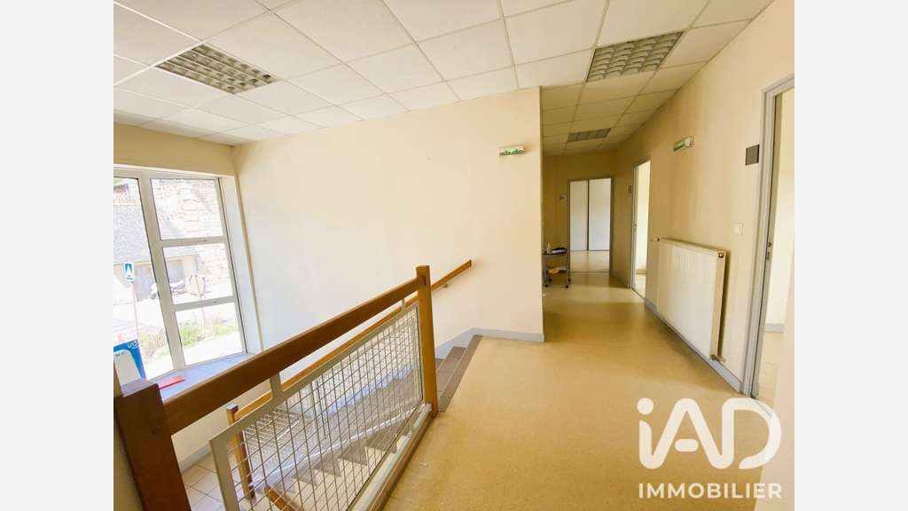 Vente bureaux 220m² à Jugon-les-Lacs centre 