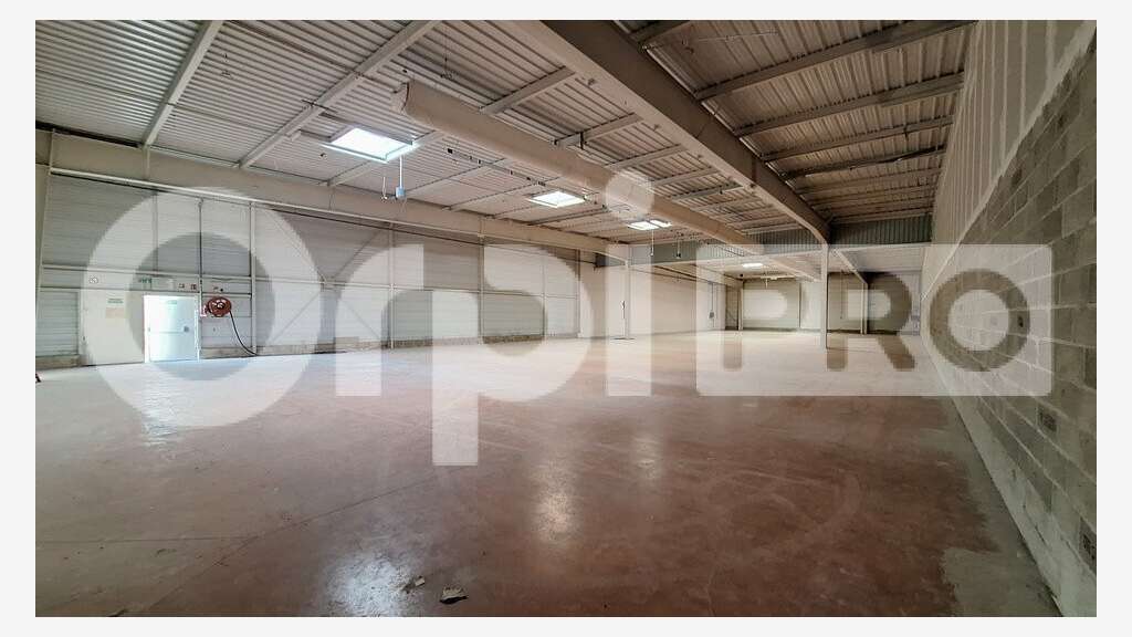 Local commercial 1000m² à vendre en ZA à Soissons 