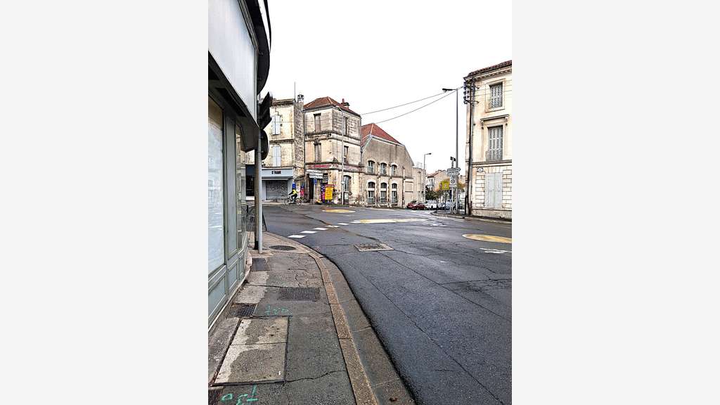 Local/bureau/commerce, 97 m² à vendre ANGOULEME (