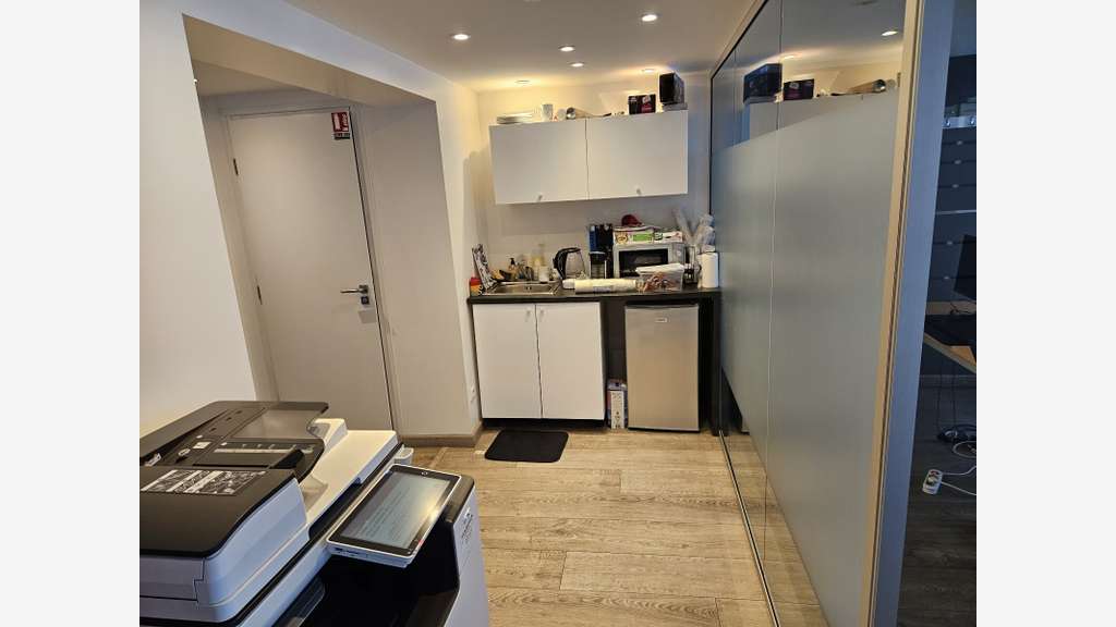 Vente splendide local commercial 153 m² à Antibes