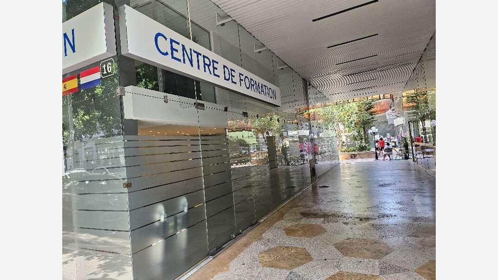 Vente splendide local commercial 153 m² à Antibes