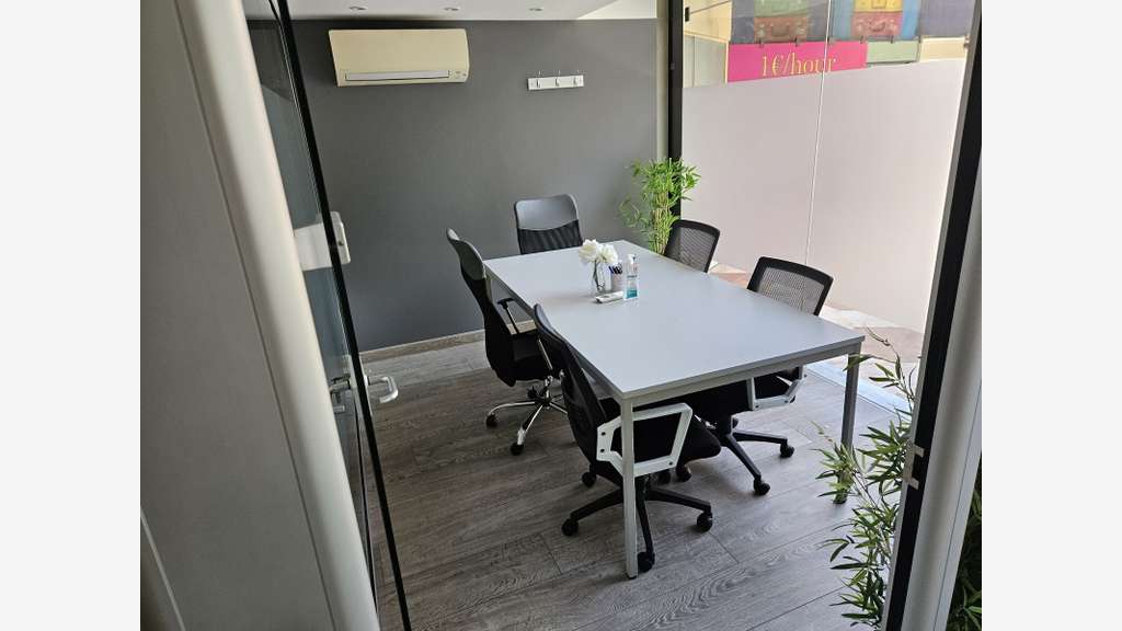 Vente splendide local commercial 153 m² à Antibes