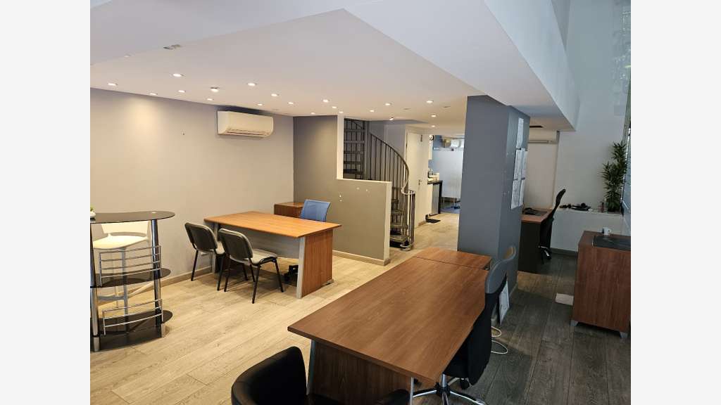 Vente splendide local commercial 153 m² à Antibes
