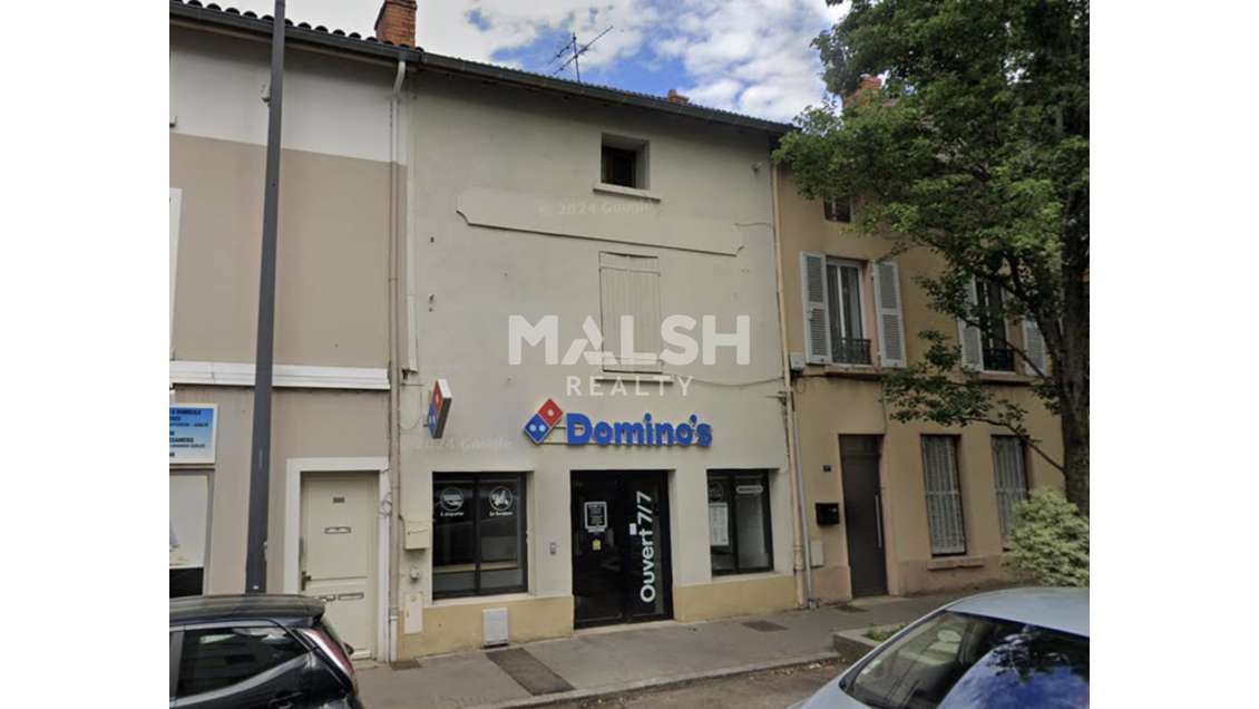 Local commercial + Appartement duplex à SAINT GENI