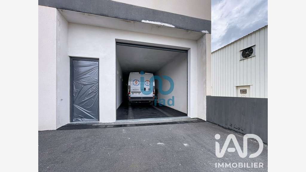 Vente local commercial 195m² en ZA à Argeliers
