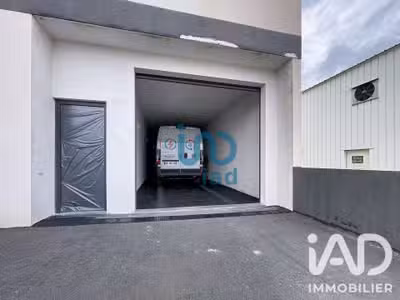 Vente local commercial 195m² en ZA à Argeliers