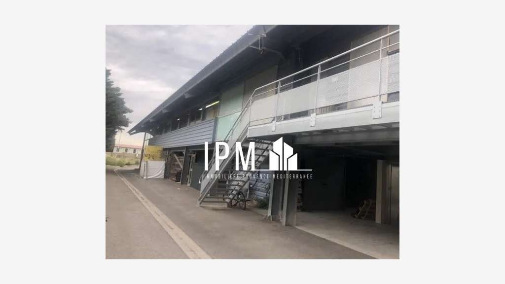 Local commercial 256m² à vendre à Arles 13200