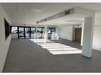 A vendre local 255m² ZA Napollon Aubagne D96