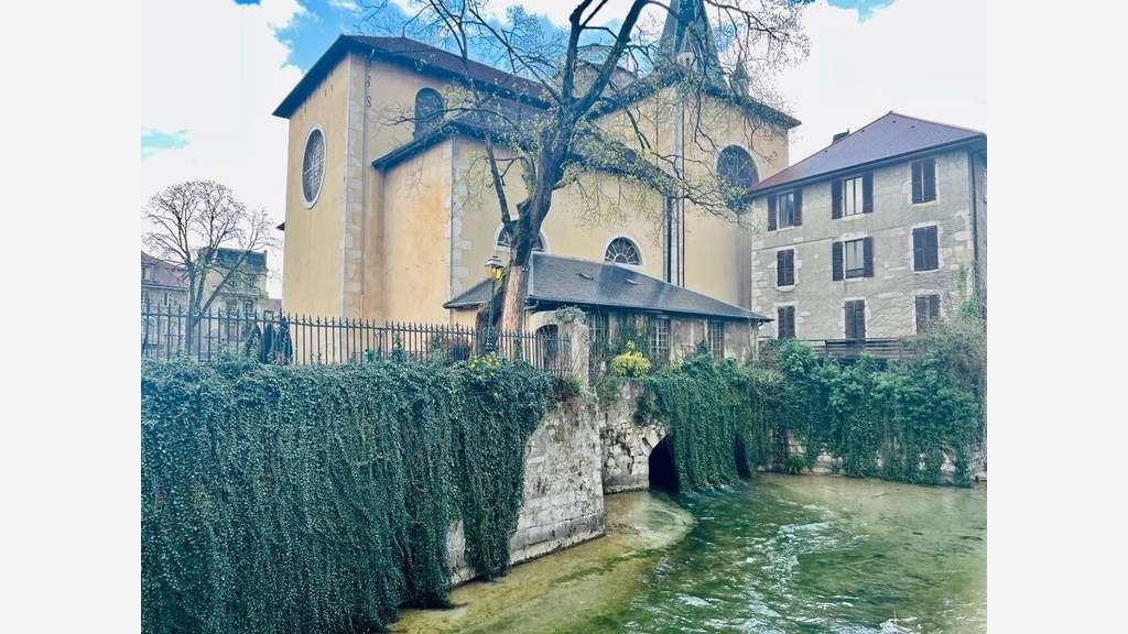 Vend local commercial 80m² avec extraction Annecy