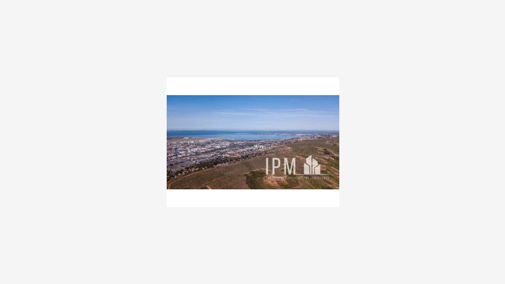 A vendre local 1689m² à Avignon ZAC Fontcouverte 
