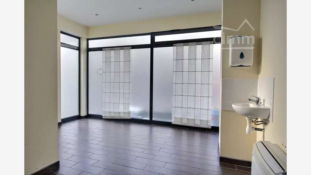 Vente local commercial 44m² à Ballan-Miré centre