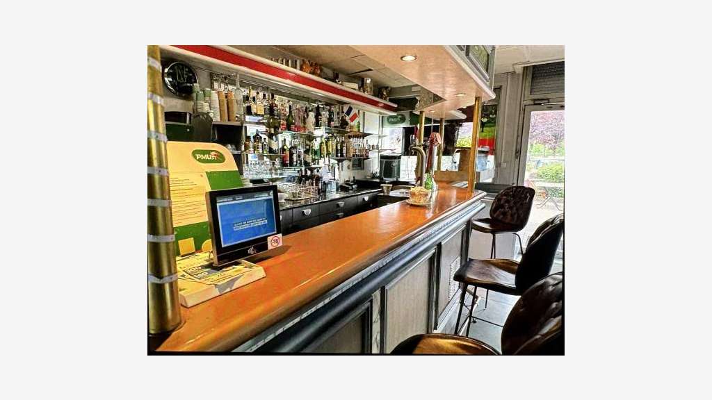 Vente local commercial 120m² empl N°1 à Bellignat