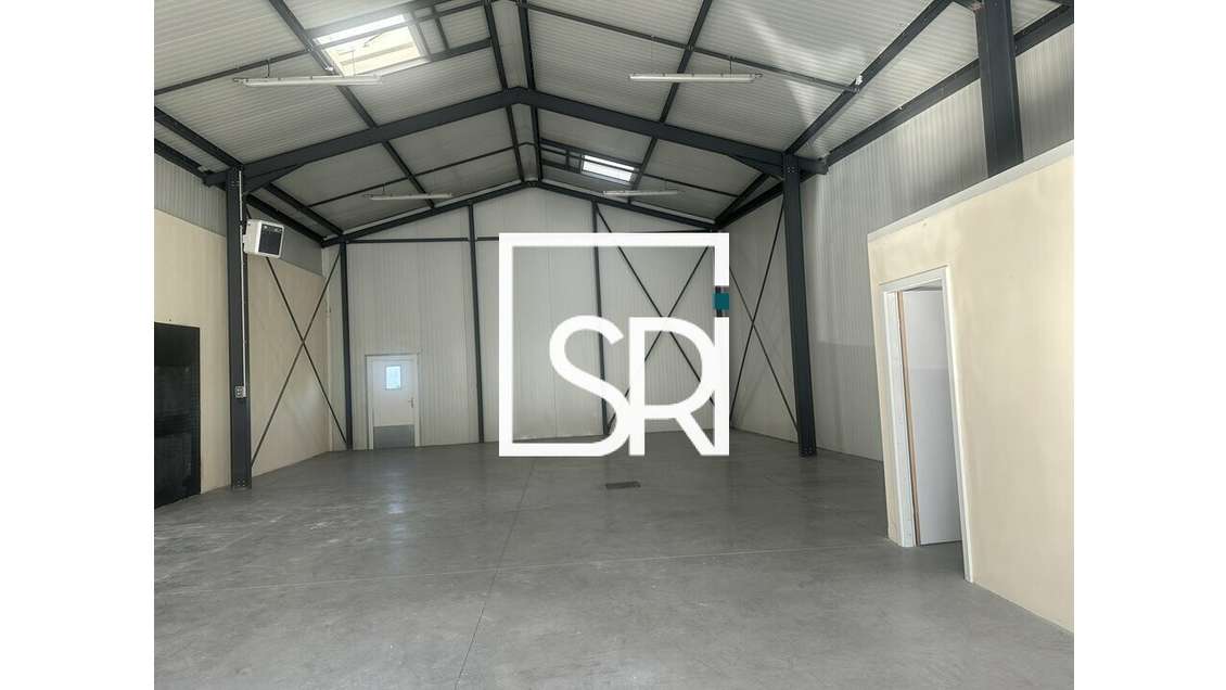 Local commercial divisible à vendre à Abrest