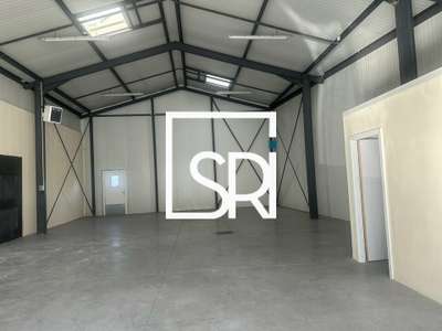 Local commercial divisible à vendre à Abrest