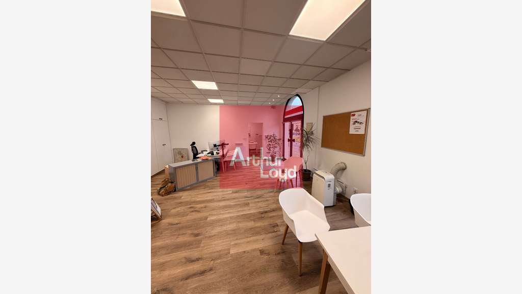 Vente local commercial 111,85m² à Agen