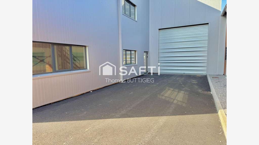 Vente local 800m² en za à Aigrefeuille-sur-Maine