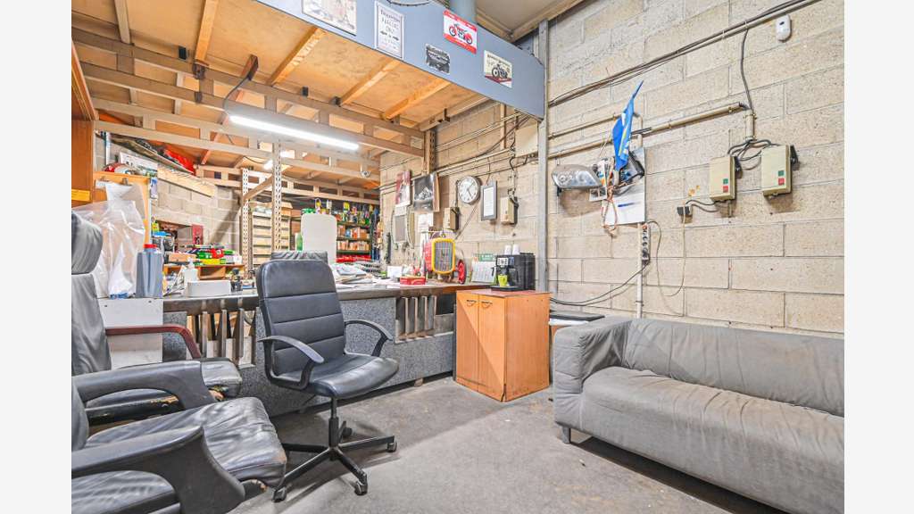 AV entrepôt + bureaux 340m² en ZAC Sud Alfortville