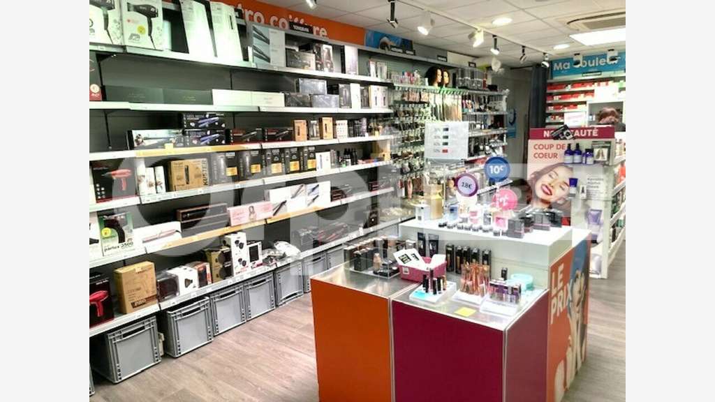 Vente local commercial de 88m² en za Amilly