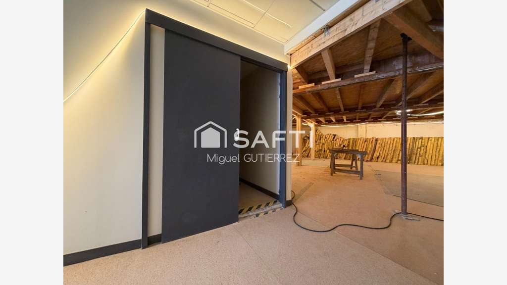 Local 140m² avec belle vitrine à Angers Gare 