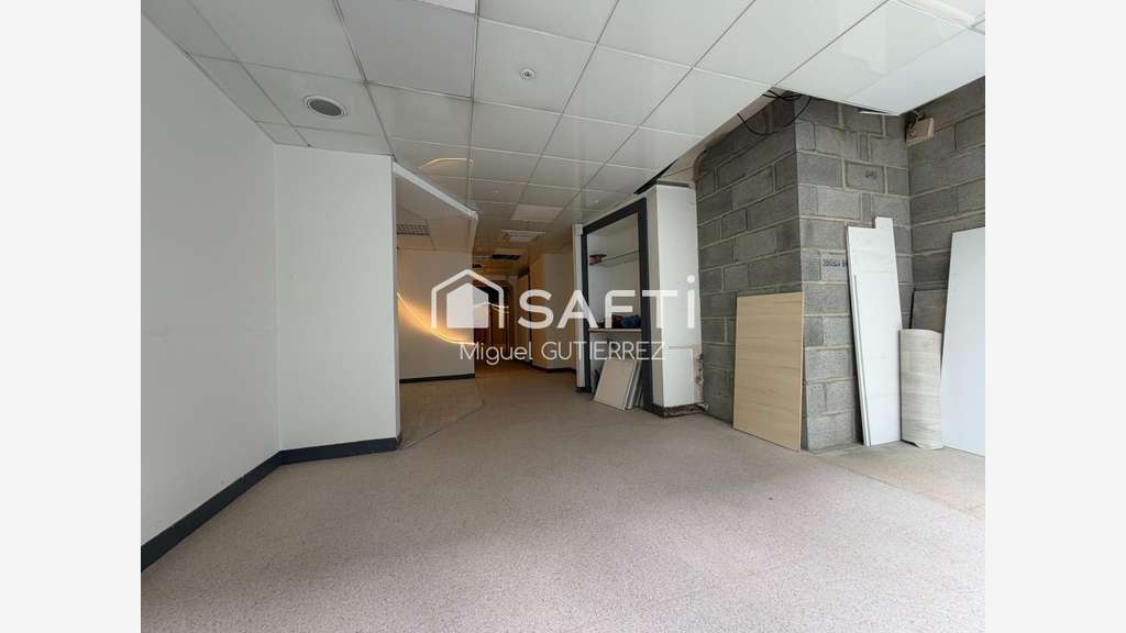 Local 140m² avec belle vitrine à Angers Gare 