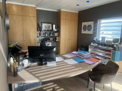 A VENDRE - ENSEMBLE DE BUREAUX ET ENTREPOT/ATELIER