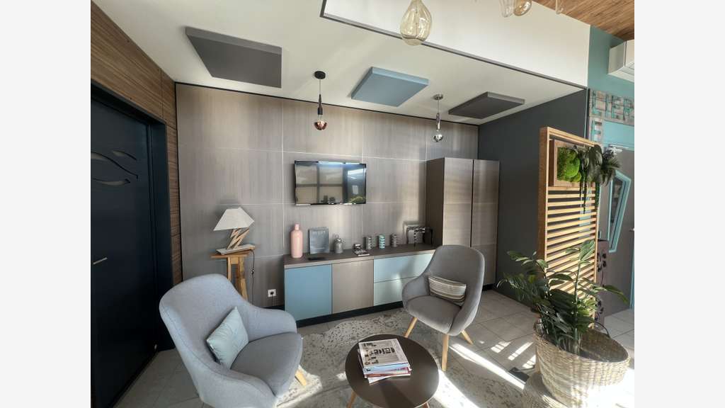 A VENDRE - ENSEMBLE DE BUREAUX ET ENTREPOT/ATELIER
