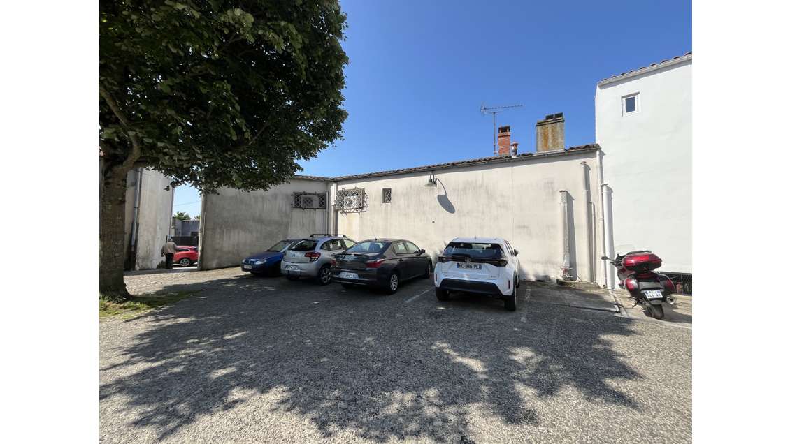 Vente petit immeuble commercial 200m² à Angoulins