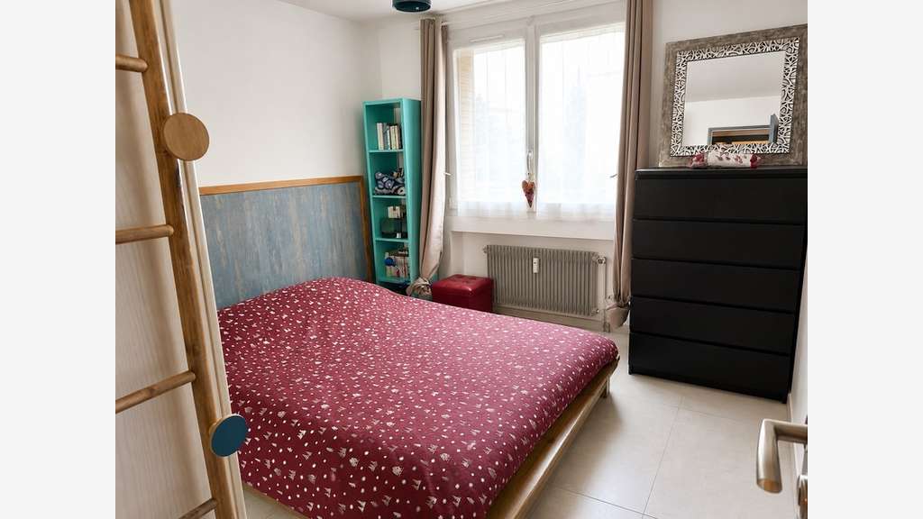 Local avec vitrine et appartement T3 à Annecy