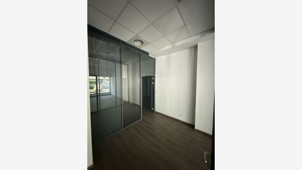 Local commercial 96m² à vendre à Annemasse