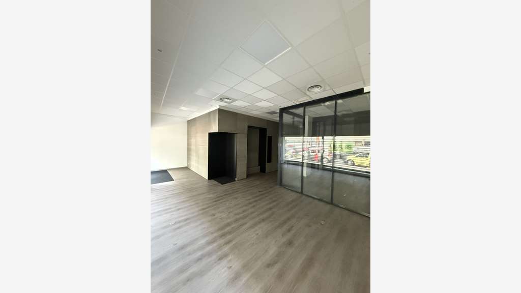 Local commercial 96m² à vendre à Annemasse