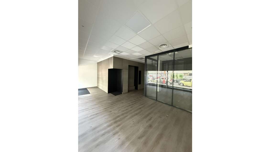 Local commercial 96m² à vendre à Annemasse