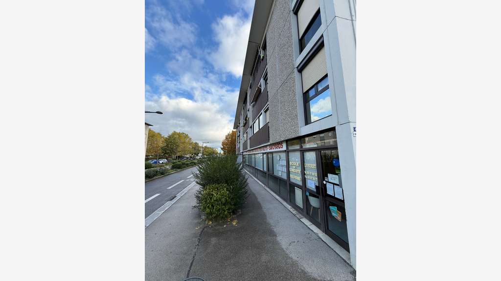 Local commercial 93m² à vendre à Annemasse