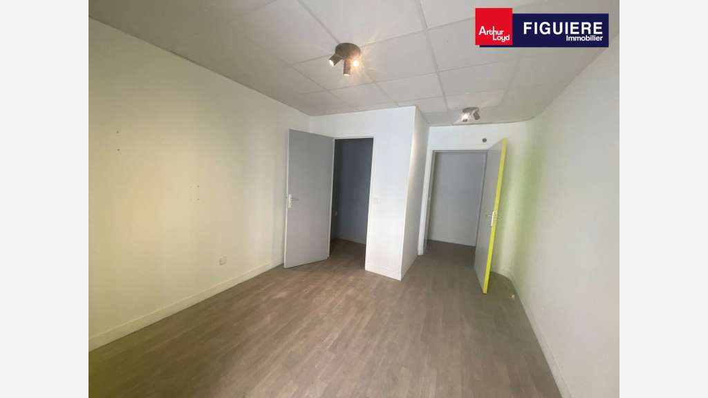 Local commercial de 120m² + cave à vendre ARLES