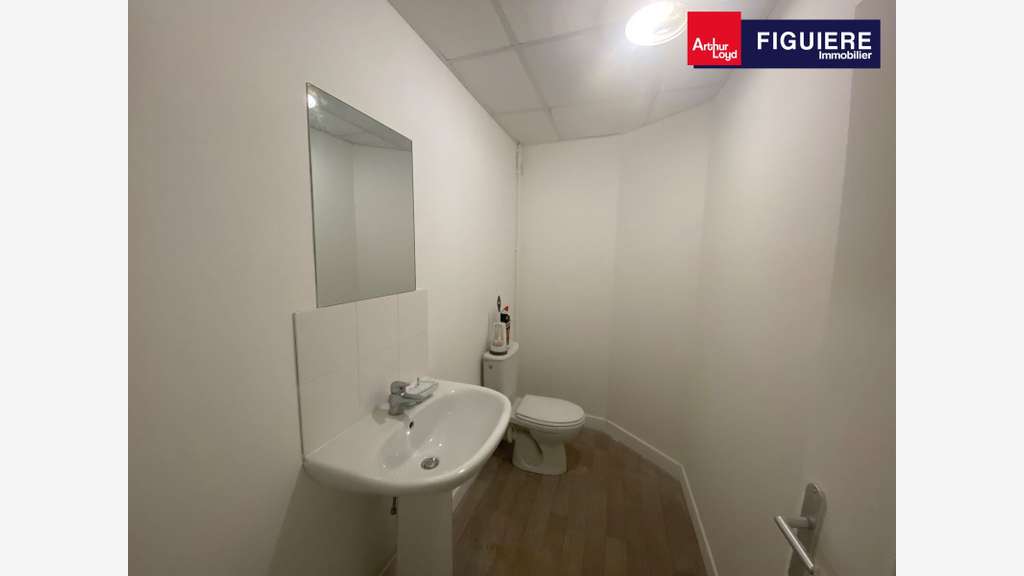 Local commercial de 120m² + cave à vendre ARLES