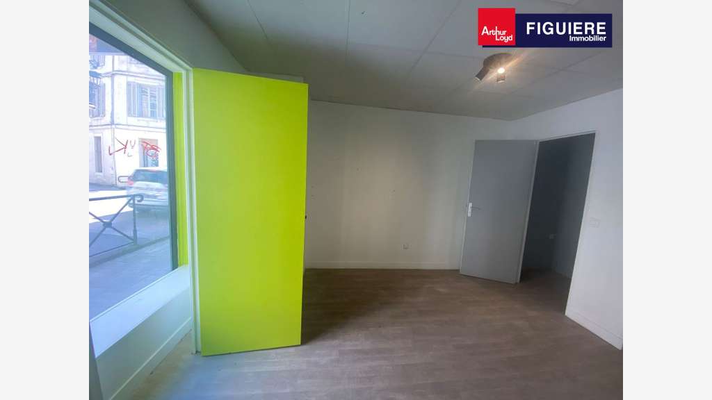Local commercial de 120m² + cave à vendre ARLES