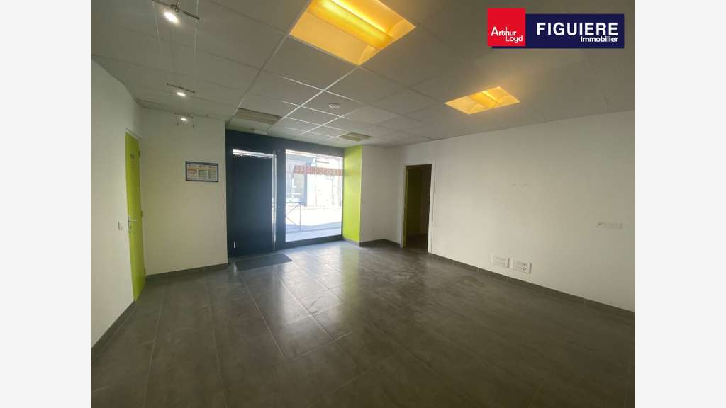 Local commercial de 120m² + cave à vendre ARLES