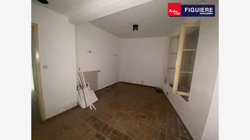Local commercial de 120m² + cave à vendre ARLES