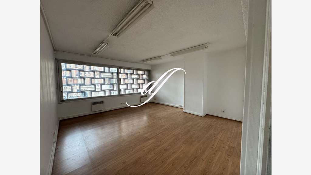 Local commercial 149m² à vendre à Asnières centre